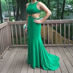 Stunning Emerald Green Prom Dress